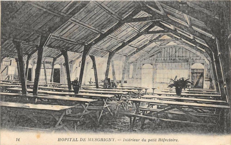 Carte postale ancienne Hopital De Mesgrigny Interieur Du Petit Refectoire à Mesgrigny