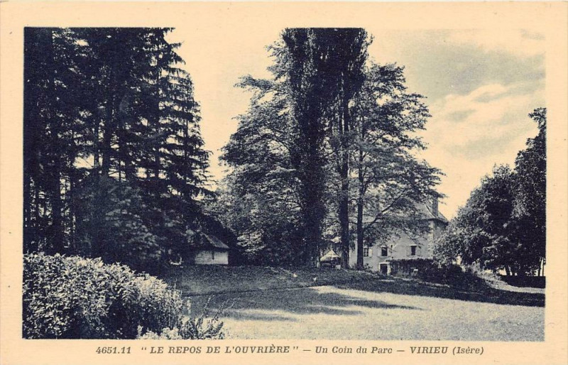Carte postale ancienne Virieu Le Repos De L´OUVRIERE Un Coin Du Parc