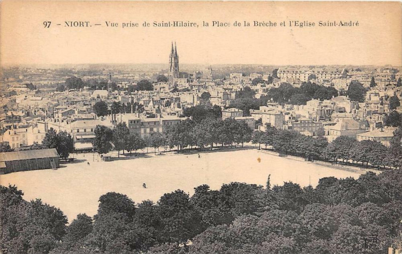 Carte postale ancienne Niort La Place De La Breche à Niort