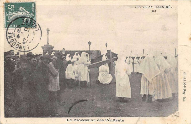 Carte postale ancienne Le Velay La Procession Des Penitents
