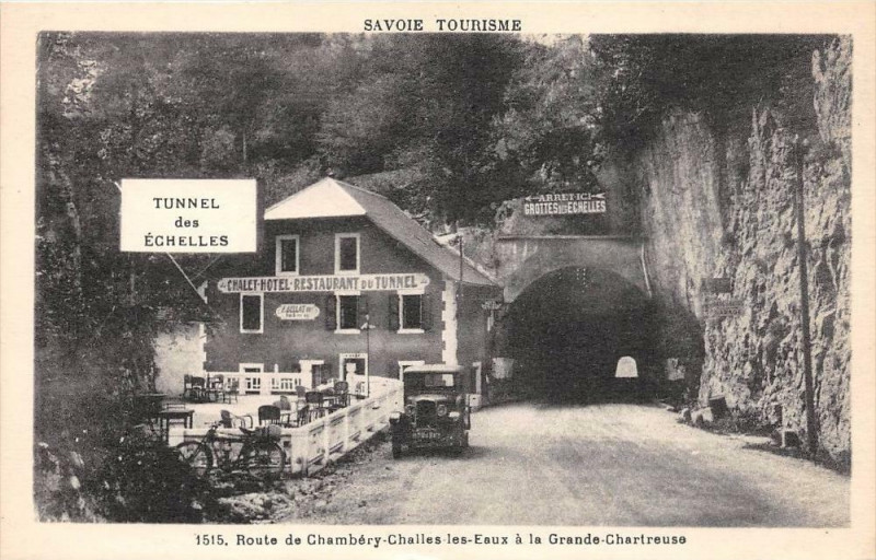 Carte postale ancienne Route De Chambery A Challes Les Eaux à Chambéry
