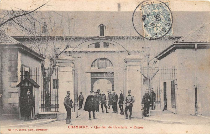 Carte postale ancienne Chambery Quartier De Cavalerie Entree à Chambéry