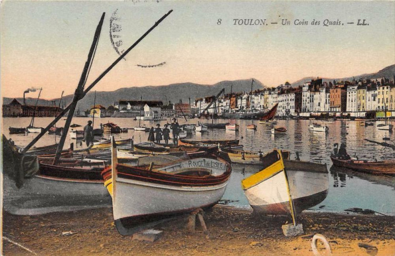 Carte postale ancienne Toulon Un Coin Des Quais à Toulon