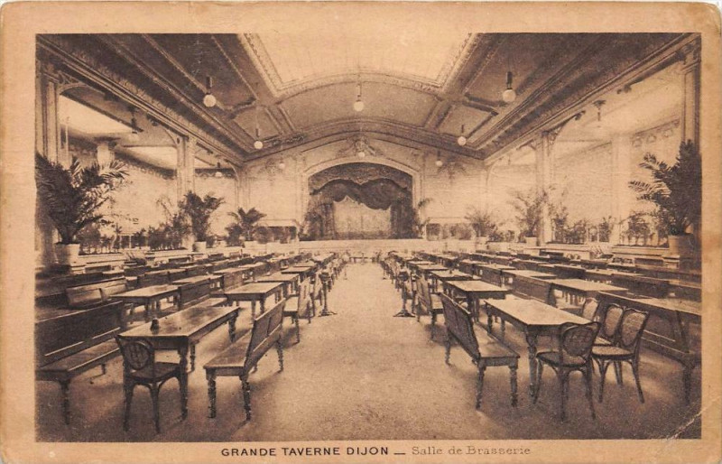 Carte postale ancienne Dijon Grande Taverne Dijon Salle De Brasserie à Dijon