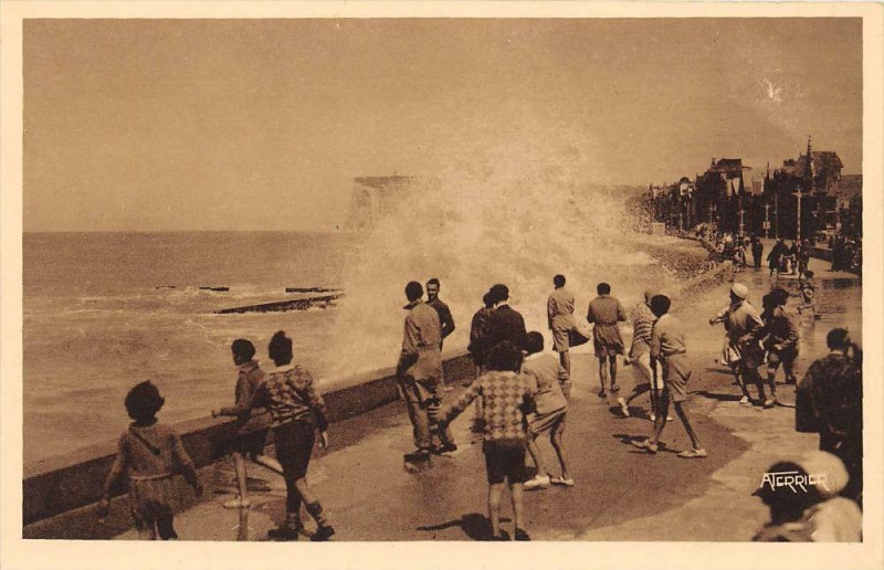 Carte postale ancienne Mers Vagues