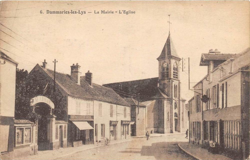 Carte postale ancienne La Mairie - L'Eglise à Dammarie-les-Lys