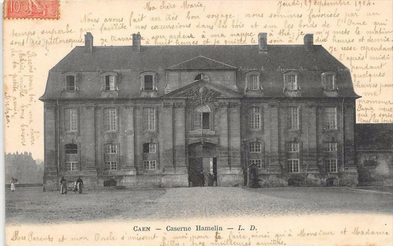 Carte postale ancienne Caen Caserne Hamelin  (dos non divisé) à Caen