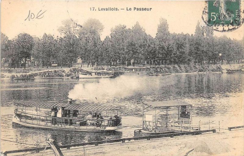 Carte postale ancienne Levallois Le Passeur