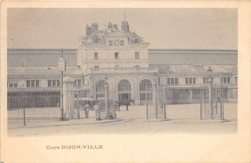 Carte postale ancienne Dijon Gare Dijon Villle (dos non divisé) à Dijon