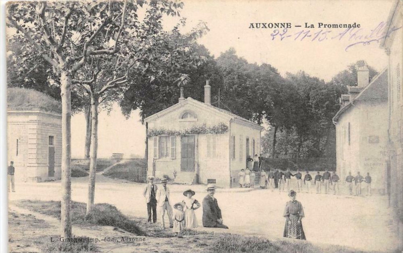 Carte postale ancienne Auxonne La Promenade à Auxonne