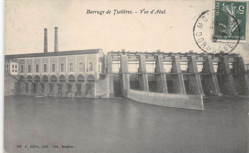 Carte postale ancienne Barrage De Tuilieres Vue Aval