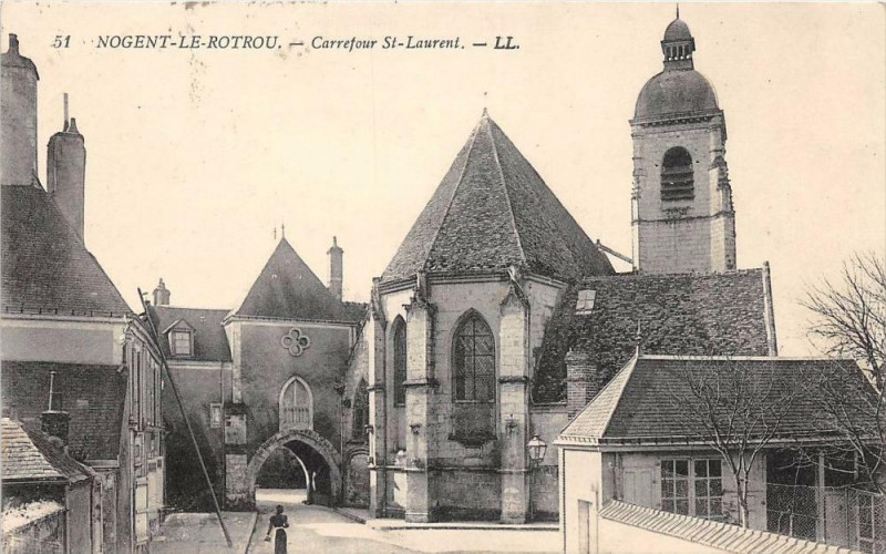 Carte postale ancienne Nogent Le Rotrou Carrefour Saint Laurent à Nogent-le-Rotrou