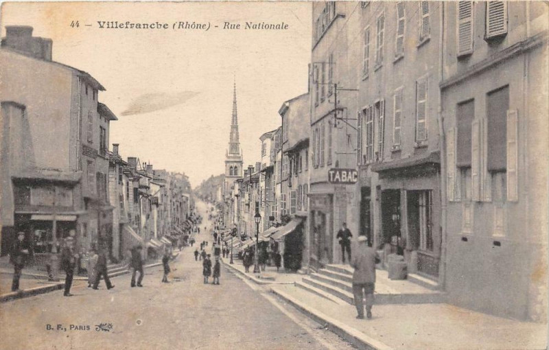 Carte postale ancienne Villefranche Rue Nationale
