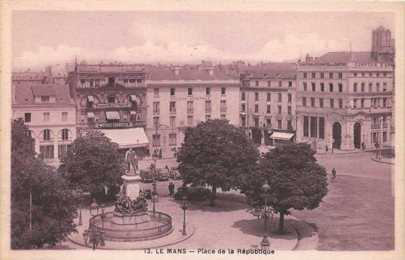 Carte postale ancienne Le Mans Place Republique au Mans