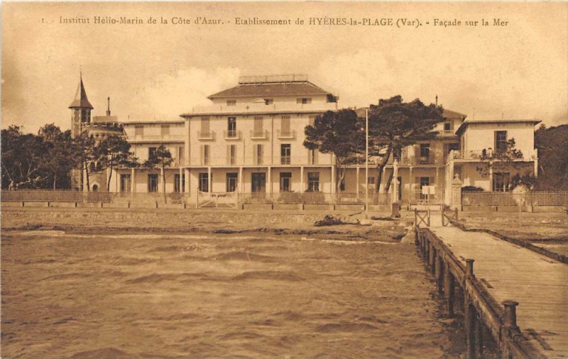 Carte postale ancienne Hyeres Institut Helio Marin à Hyères