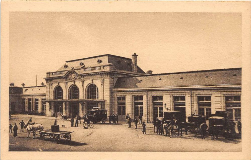 Carte postale ancienne Saint Die Place De La Gare