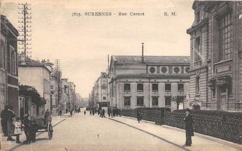 Carte postale ancienne Suresnes Rue Carnot à Suresnes