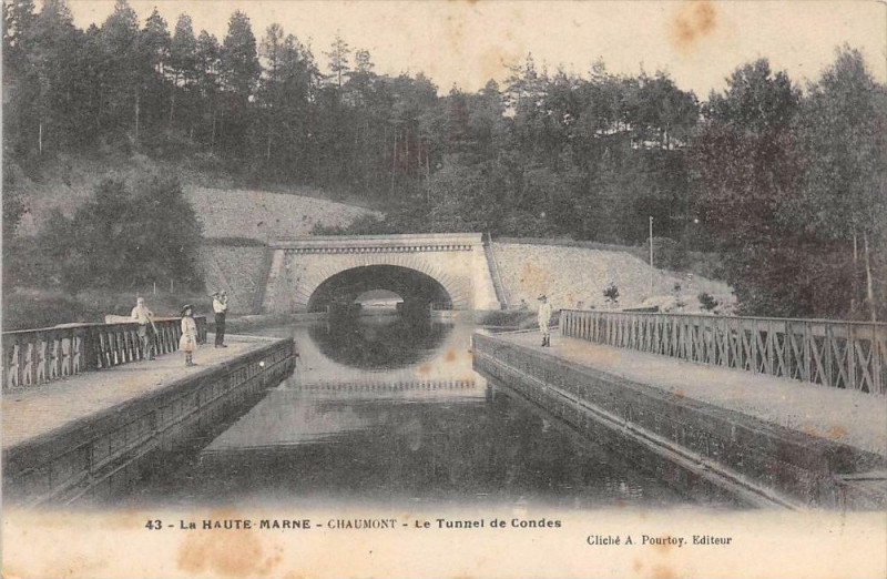 Carte postale ancienne Chaumont Le Tunnel De Condes à Chaumont