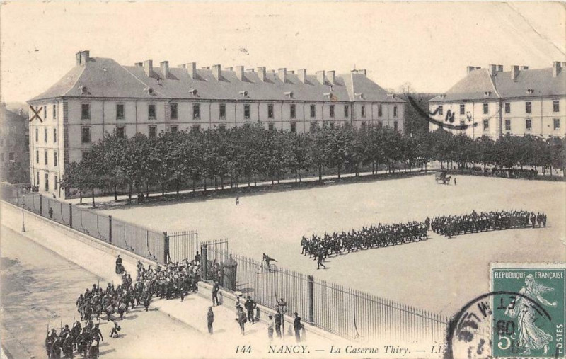 Carte postale ancienne Nancy La Caserne Thiry à Nancy