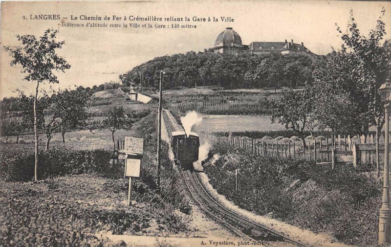 Carte postale ancienne Langres Le Chemin De Fer A Cremaillere à Langres