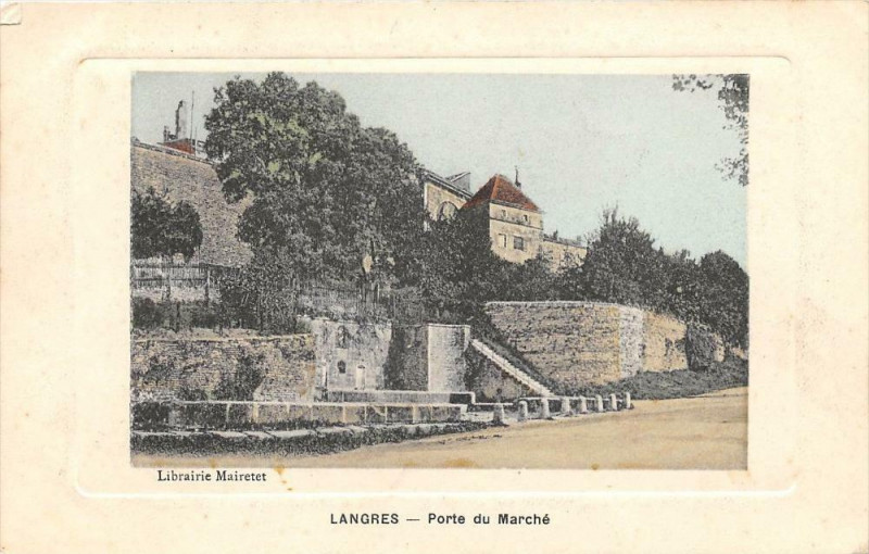 Carte postale ancienne Langres Porte Du Marche à Langres