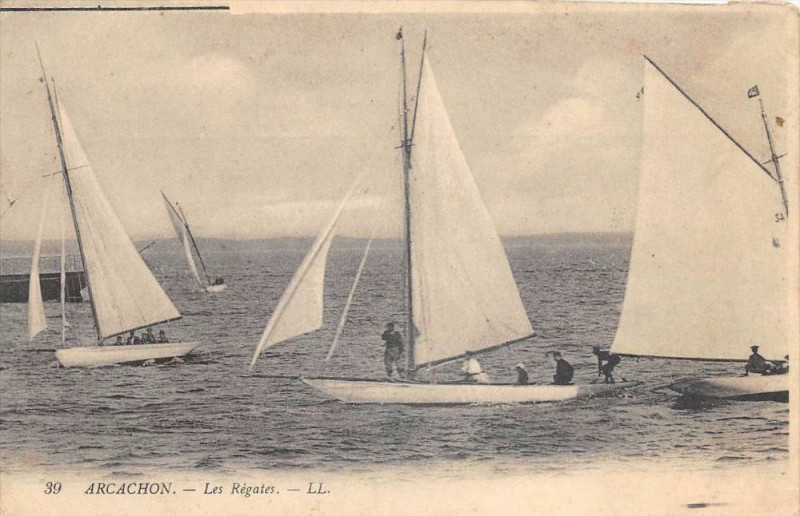 Carte postale ancienne Arcachon Les Regates à Arcachon