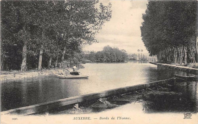 Carte postale ancienne Auxerre Bords De L'Yonne à Auxerre