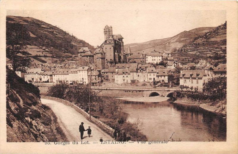 Carte postale ancienne Estaing Vue Generale à Estaing