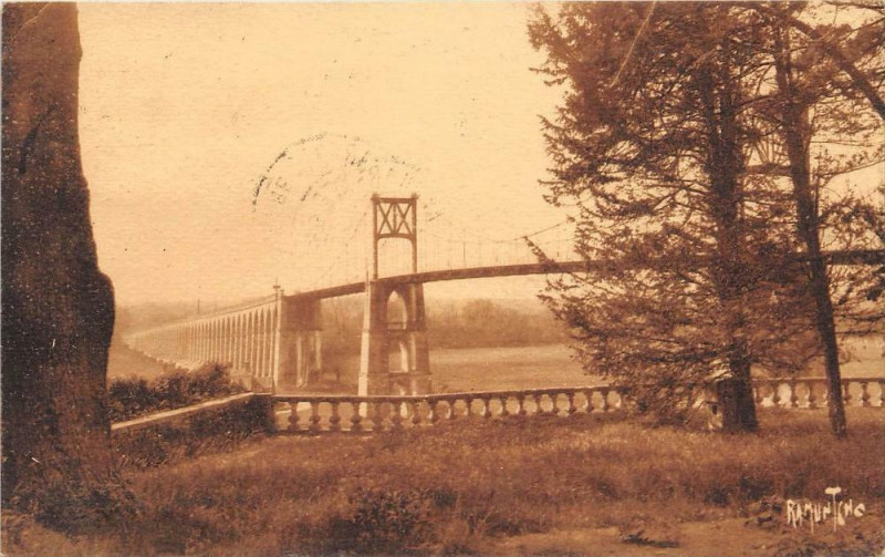 Carte postale ancienne Pont Suspendu De Tonnay Charente à Tonnay-Charente