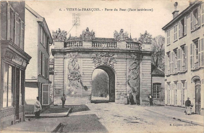 Carte postale ancienne Vitry Le Francois Porte Du Pont