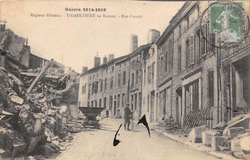 Carte postale ancienne Thiaucourt En Ruines Rue Carnot