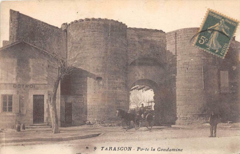 Carte postale ancienne Tarascon Porte De Condamine à Tarascon