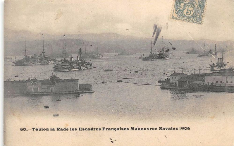 Carte postale ancienne Toulon La Rade Les Escadres Francaises Manoeuvres Navales 1906 à Toulon