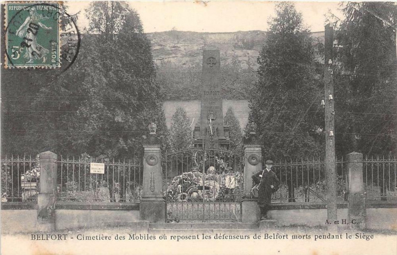 Carte postale ancienne Belfort Cimetiere Des Mobiles Ou Reposent Les Defenseurs De Belfort Morts à Belfort