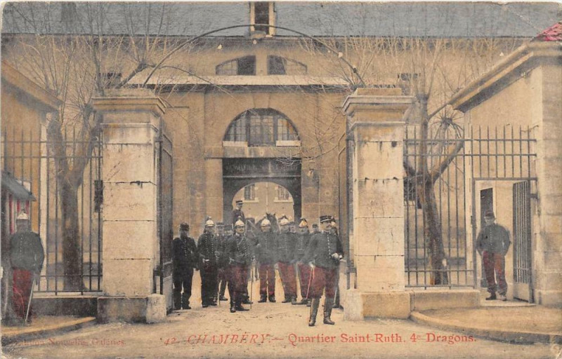 Carte postale ancienne Chambery Quartier Saint Ruth 4e Dragons à Chambéry