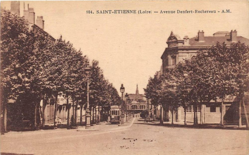 Carte postale ancienne Saint Etienne Avenue Denfert Rochereau à Roche