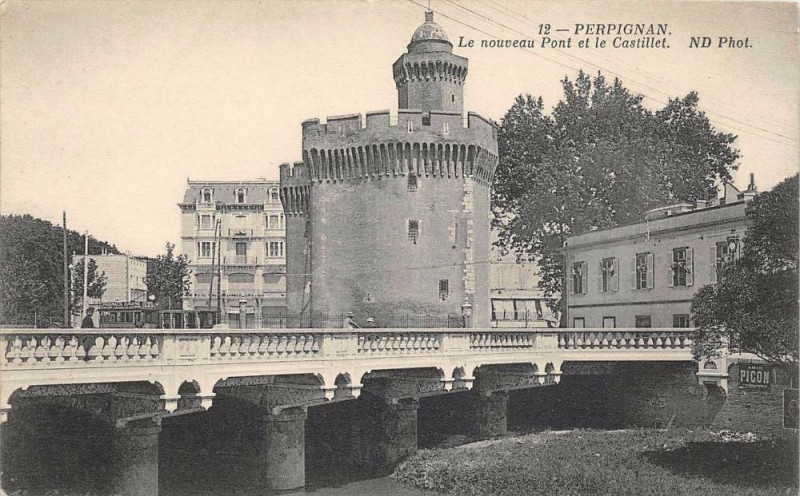 Carte postale ancienne Perpignan Le Nouveau Pont Et Le Castillet à Perpignan