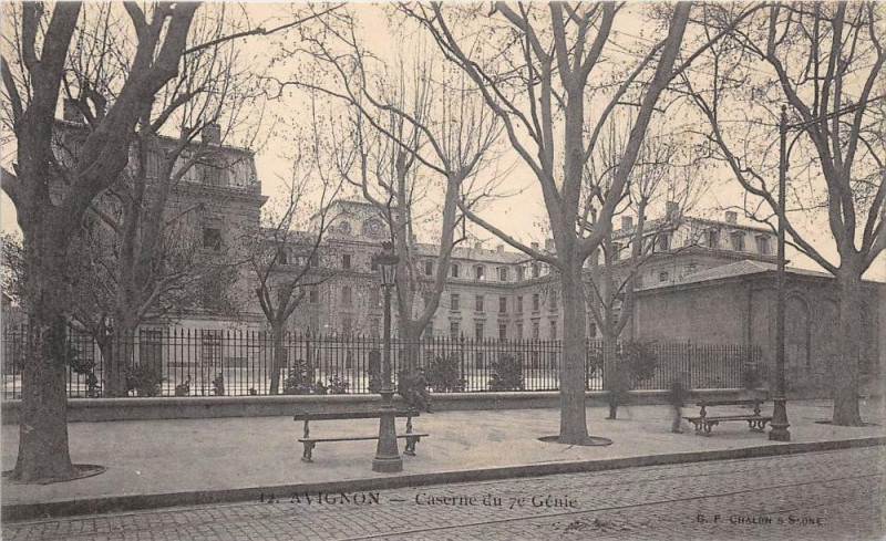 Carte postale ancienne Avignon Caserne Du 7e Genie (dos non divisé) à Avignon