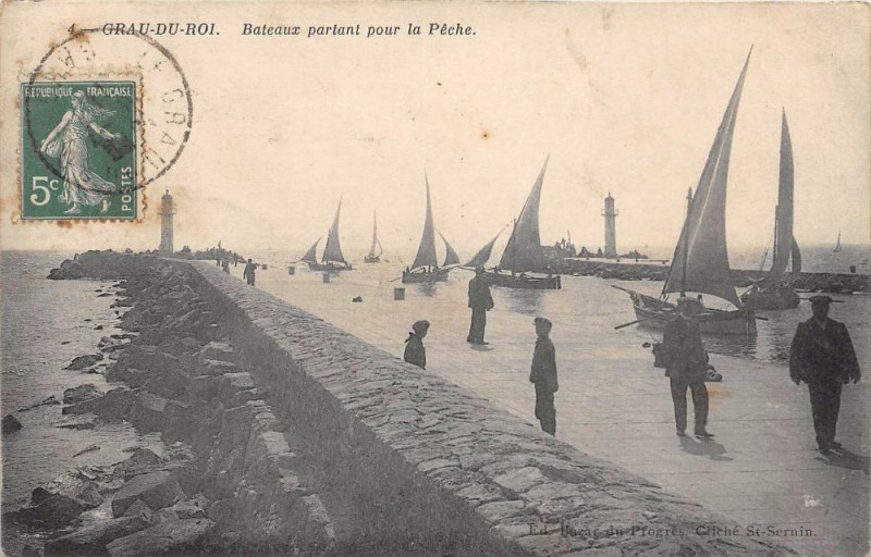 Carte postale ancienne Grau Du Roi Bateaux Partant Pour La Peche