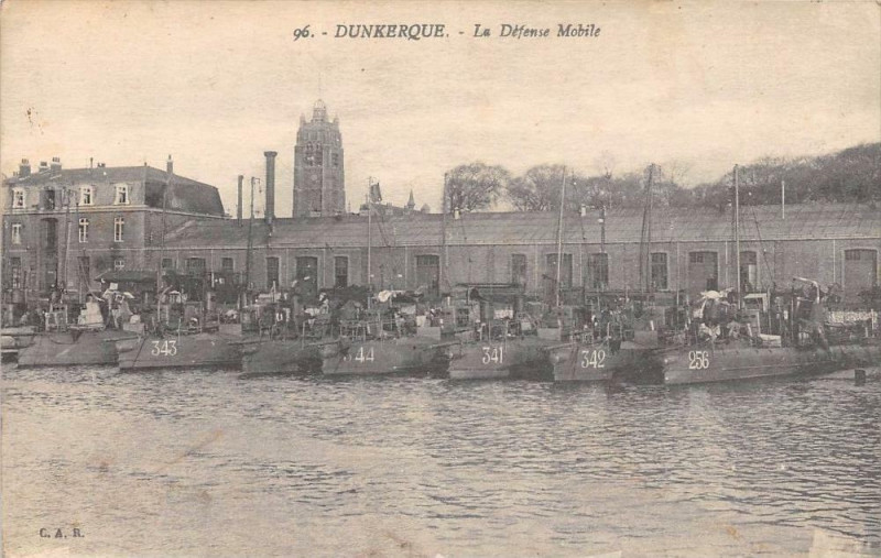 Carte postale ancienne Dunkerque La Defense Mobile à Dunkerque