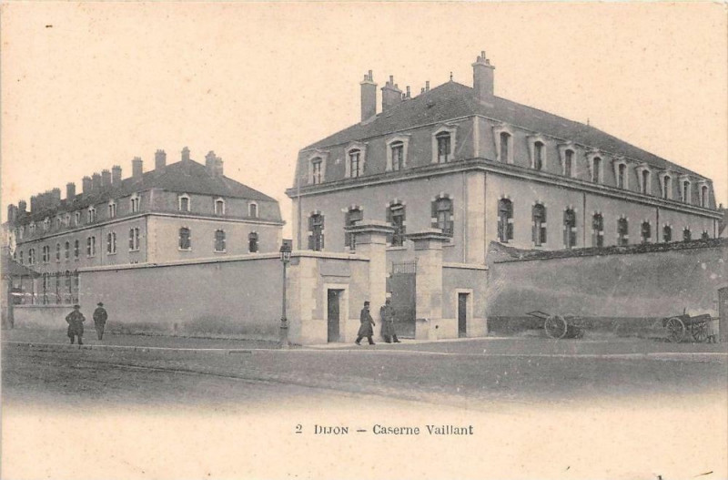 Carte postale ancienne Dijon Caserne Vaillant à Dijon