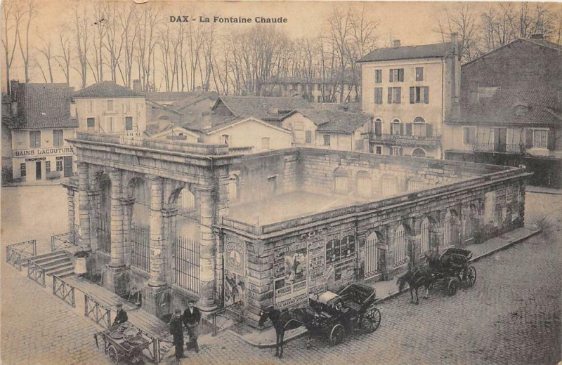 Carte postale ancienne Dax La Fontaine Chaude à Dax