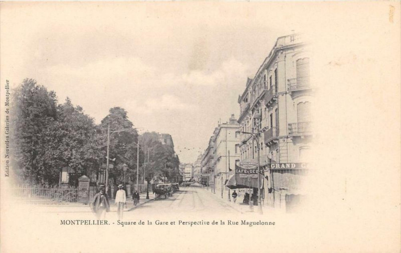 Carte postale ancienne Montpellier Square De La Gare Et Perspective De La Rue Maguelone à Montpellier