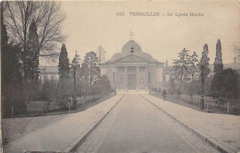 Carte postale ancienne Versailles Le Lycee Hoche (dos non divisé) à Versailles