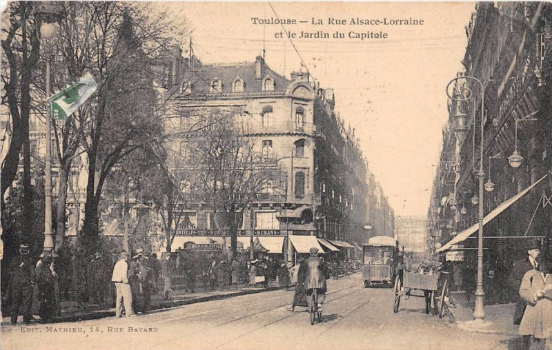 Carte postale ancienne Toulouse La Rue D'Alsace Lorraine Et Jardin Du Capitole à Toulouse