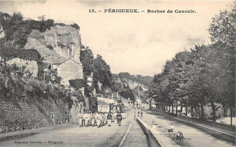 Carte postale ancienne Perigueux Rocher De Cancale à Périgueux
