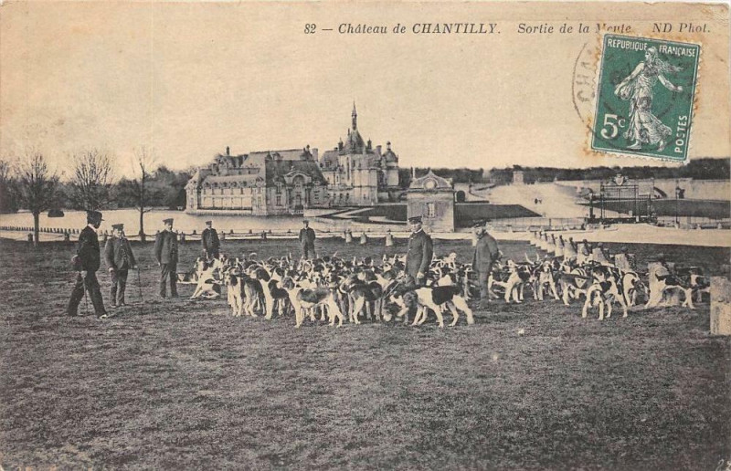 Carte postale ancienne Chantilly Sortie De La Meute à Chantilly
