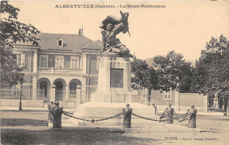 Carte postale ancienne Albertville La Sous Prefecture à Albertville