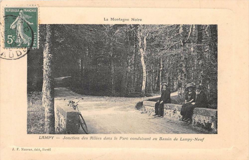 Carte postale ancienne Lampy Jonction Des Allees Dans Le Parc Conduisant Au Bassin De Lampy Neuf
