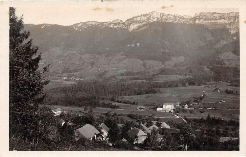 Carte postale ancienne Leschaux Et Le Roc Des Boeufs à Leschaux